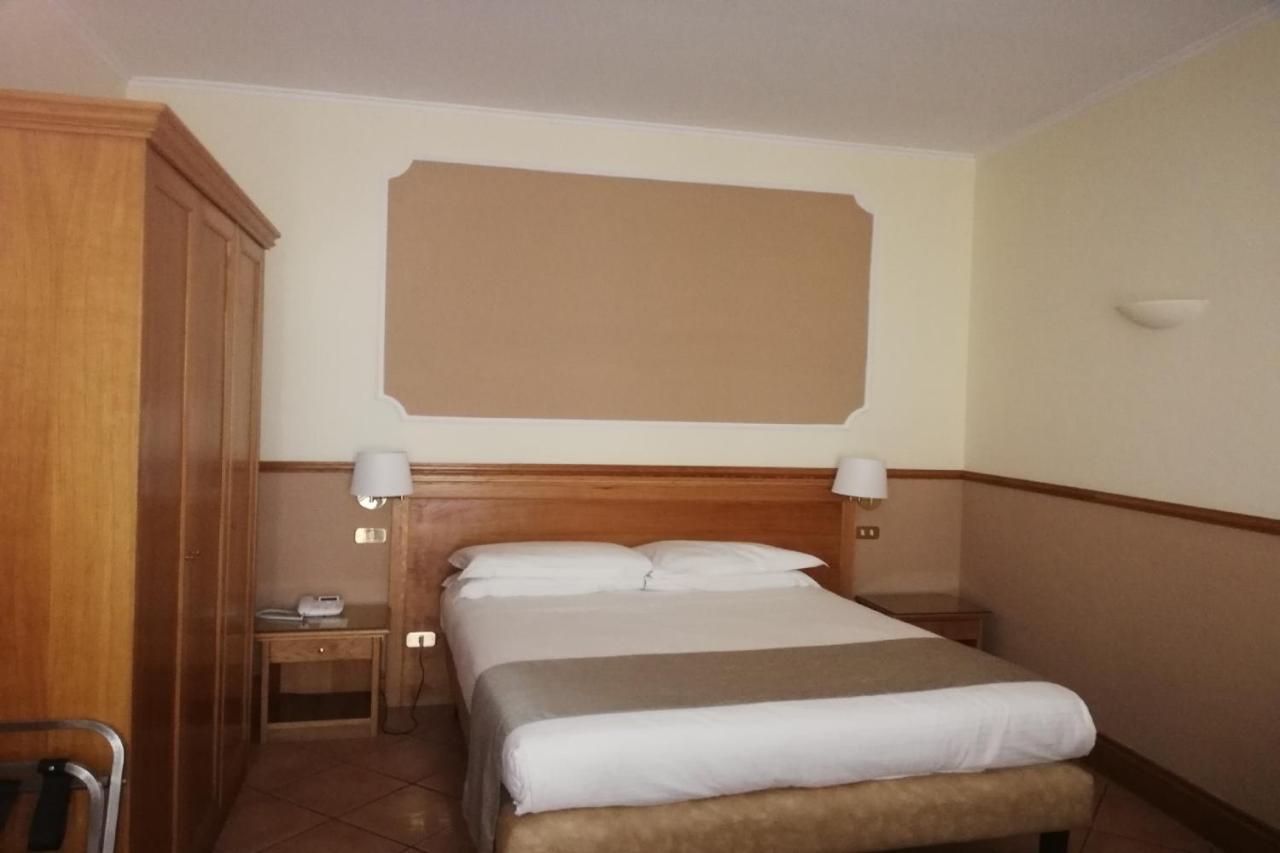 Hotel Leopardi Naples Luaran gambar