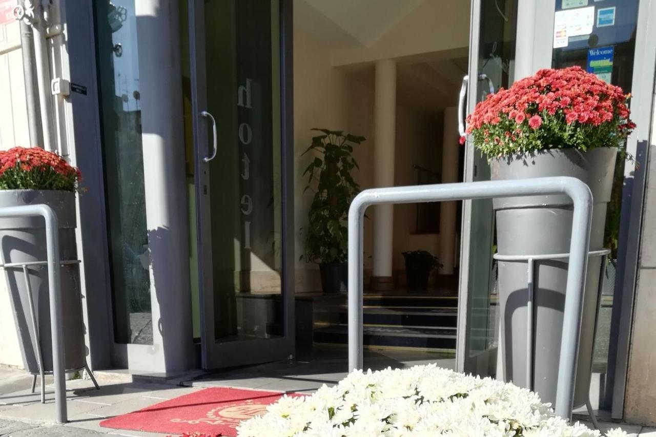 Hotel Leopardi Naples Luaran gambar