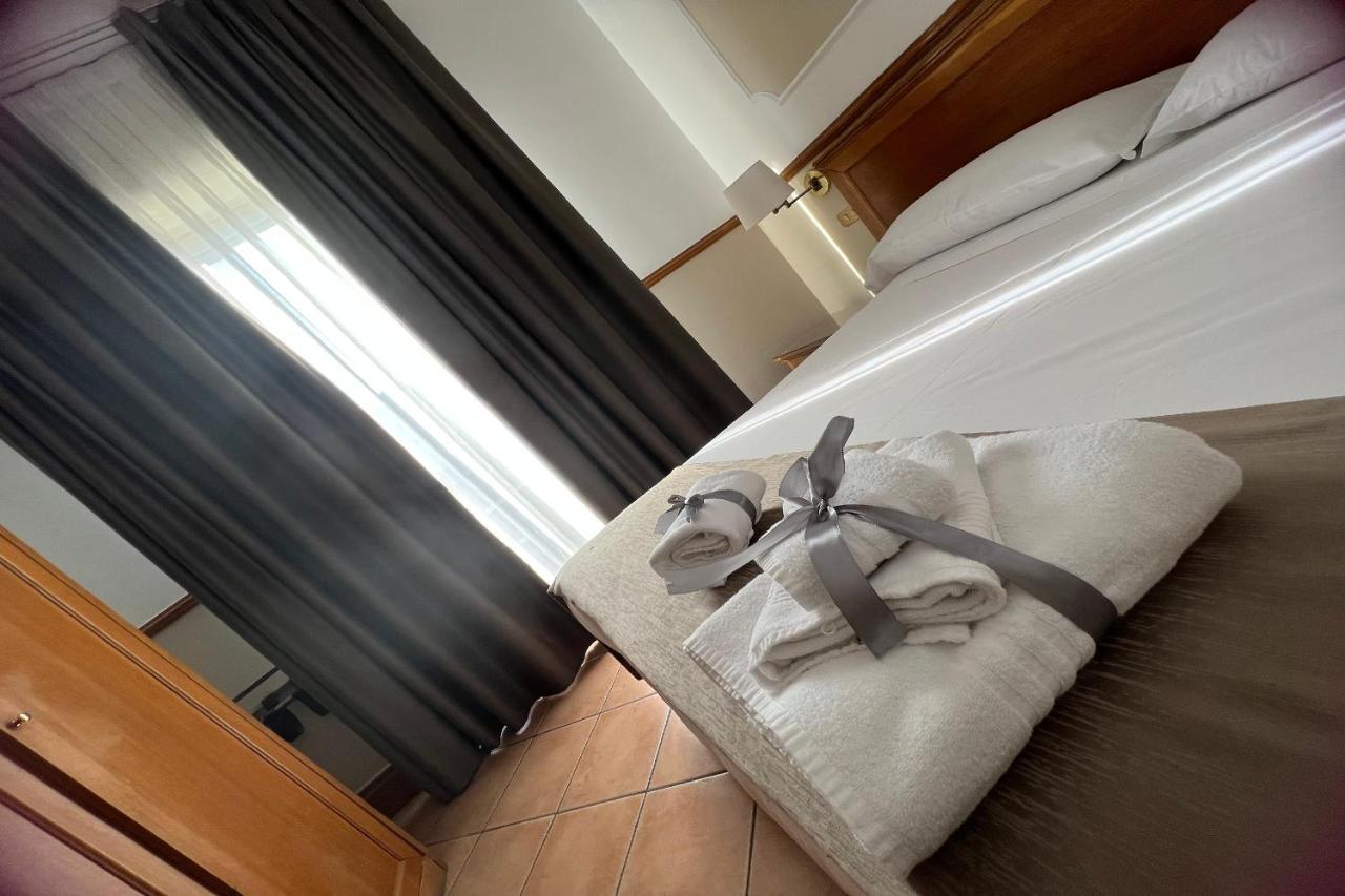 Hotel Leopardi Naples Luaran gambar