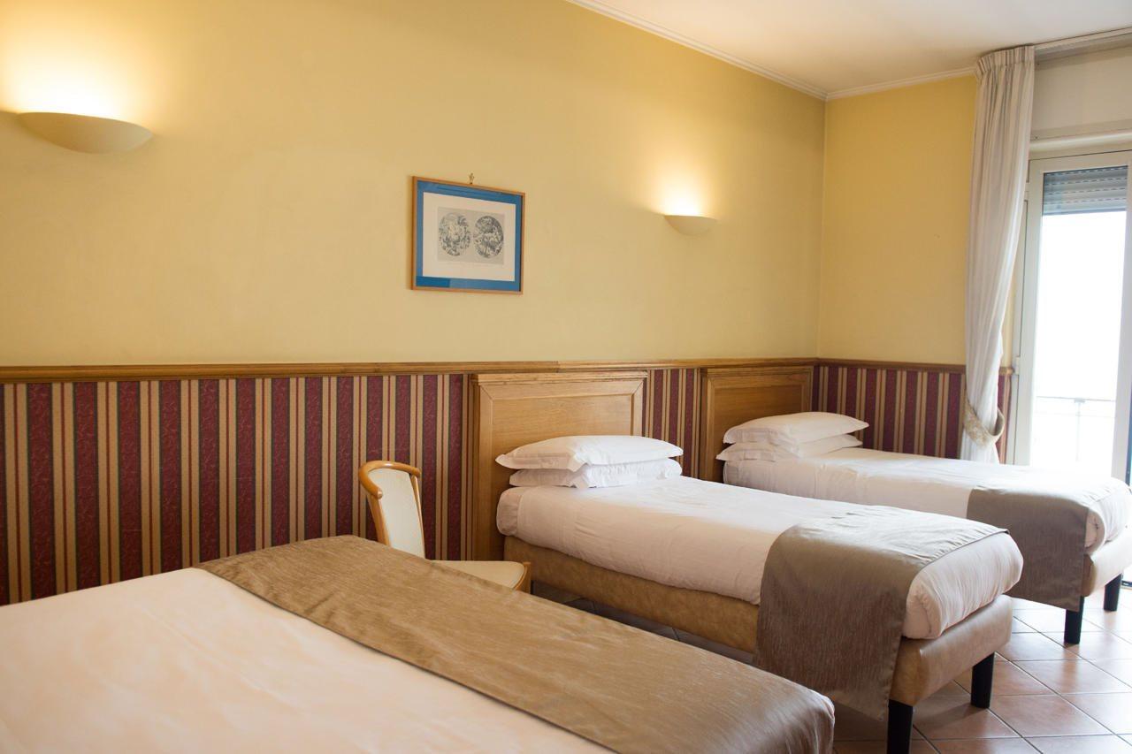 Hotel Leopardi Naples Luaran gambar