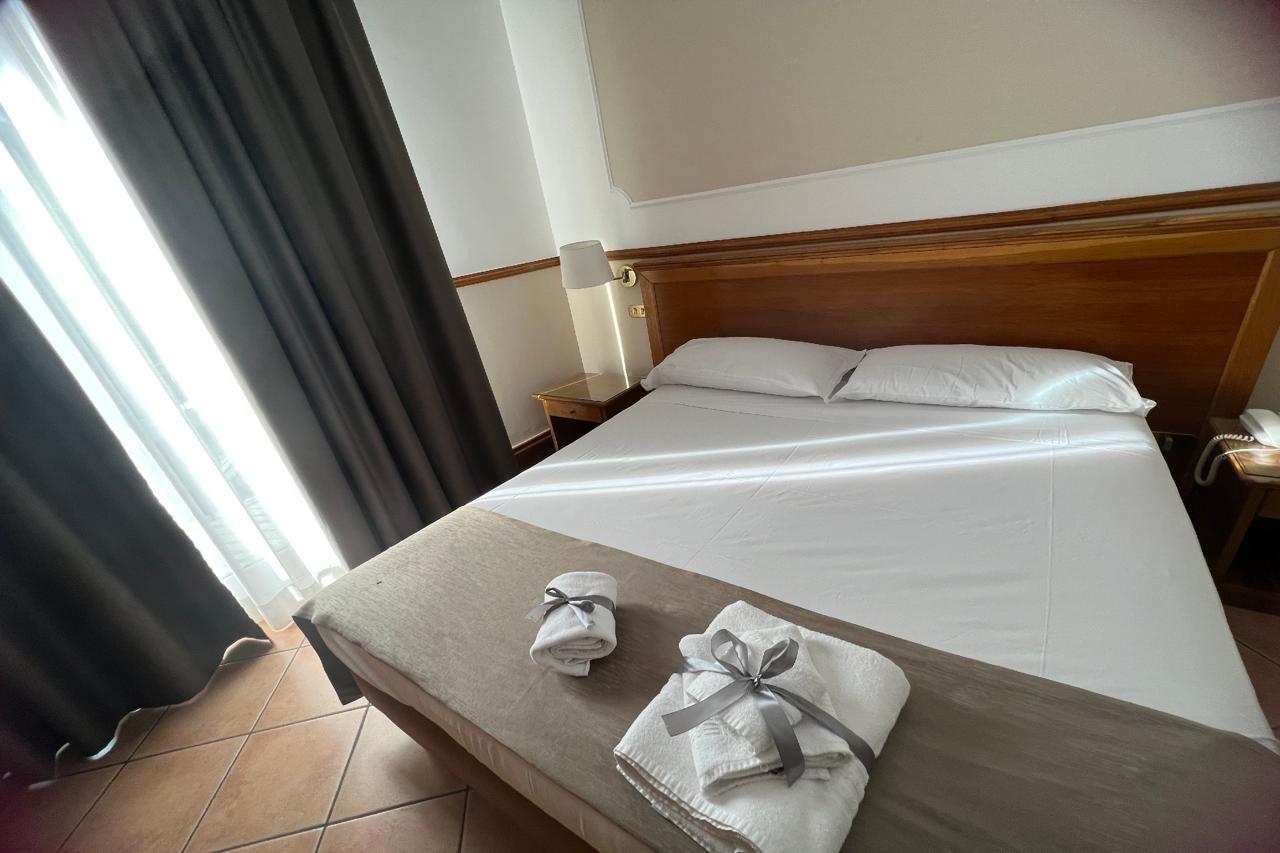 Hotel Leopardi Naples Luaran gambar