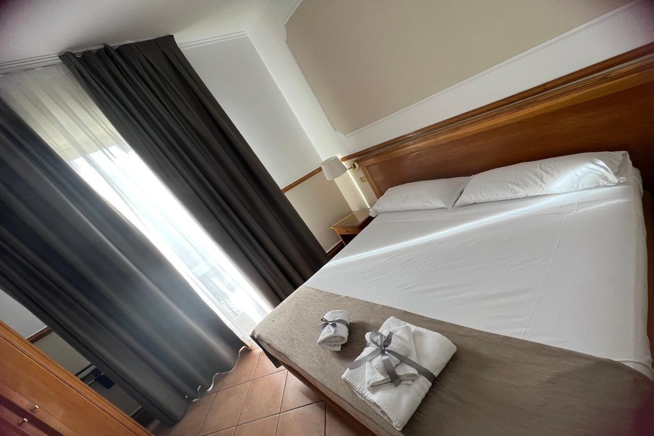 Hotel Leopardi Naples Luaran gambar