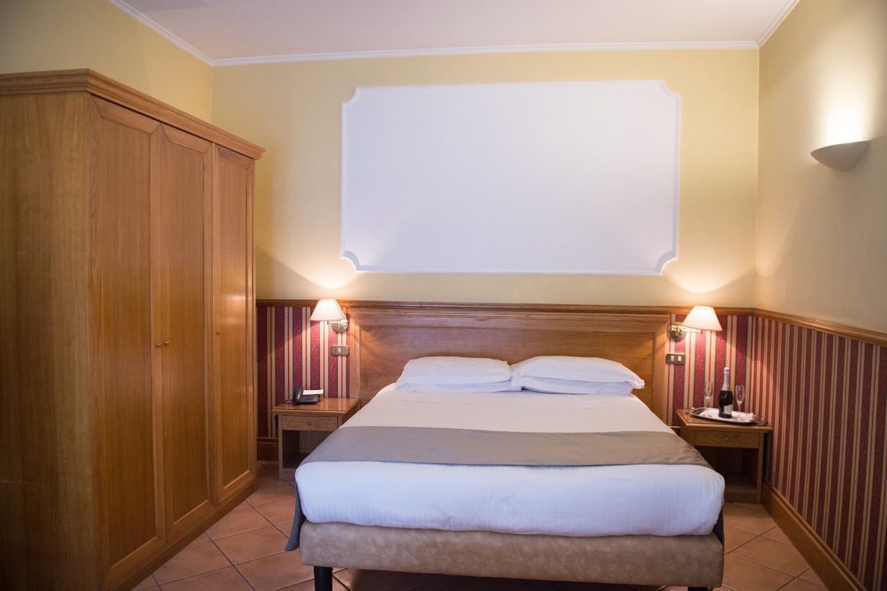 Hotel Leopardi Naples Luaran gambar