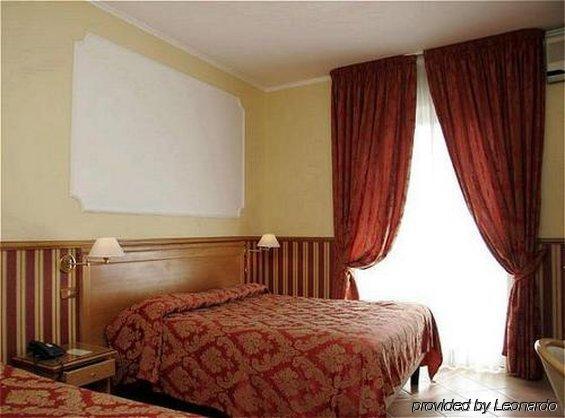 Hotel Leopardi Naples Bilik gambar