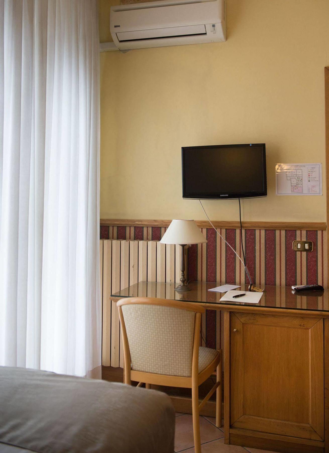 Hotel Leopardi Naples Luaran gambar