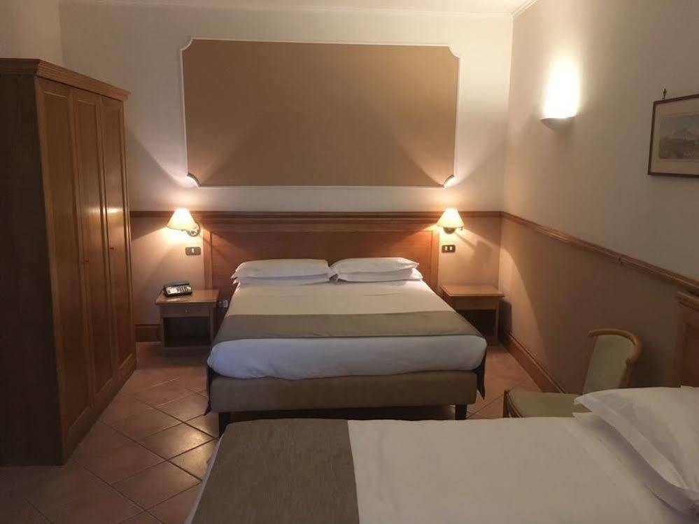 Hotel Leopardi Naples Luaran gambar